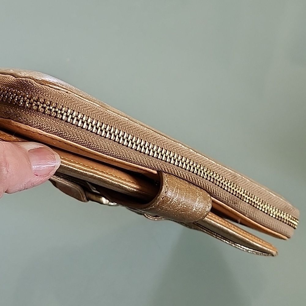 Botkier Wallet  - Picture 7 of 9